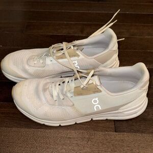 Women’s oncloud sneakers